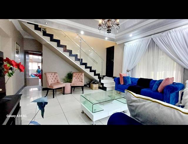 3 BEDROOM HOUSE FOR SALE IN COUNTRY VIEW